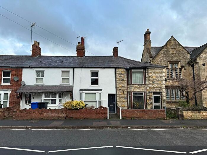 2 Bedroom Terraced House To Rent In Banbury Road, Brackley, NN13