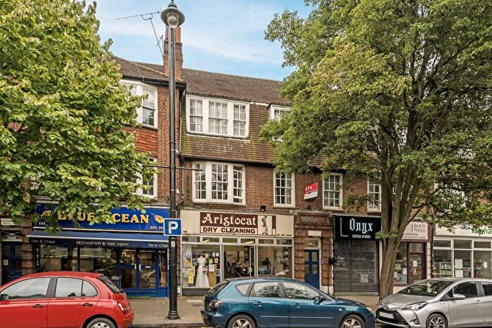 3 Bedroom Flat To Rent In Pitshanger Lane, London, W5