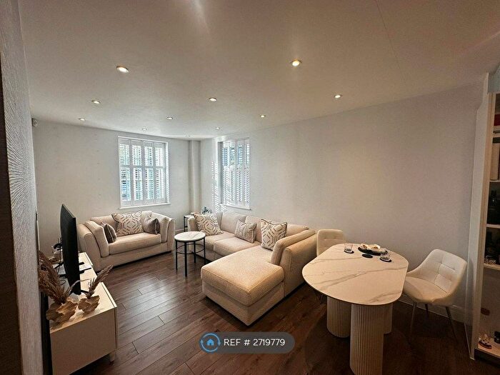 2 Bedroom Flat To Rent In Kew Bridge Road, Brentford, TW8