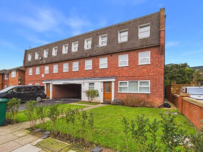 2 Bedroom Flat For Sale In Woodthorpe Road, Ashford, Surrey, TW15