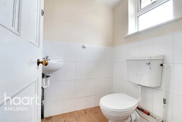 5 Bedroom Detached House To Rent In Link Road, Canvey Island, SS8