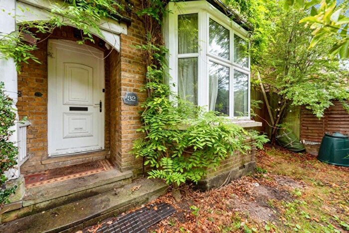 4 Bedroom Semi-Detached House To Rent In Eastworth Road, Chertsey, Surrey, KT16