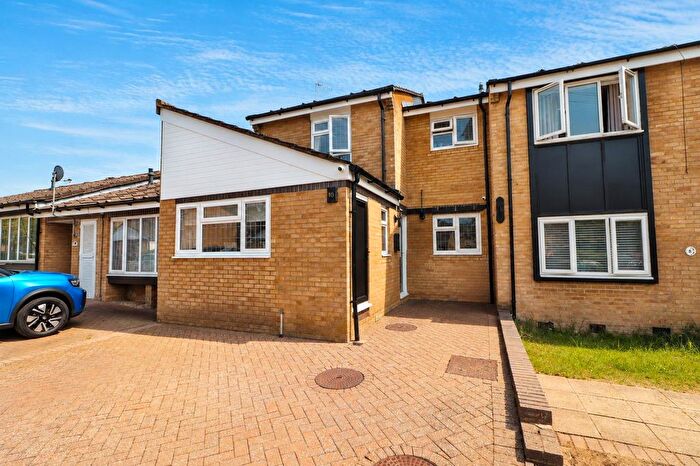 4 Bedroom Terraced House For Sale In Clifton Way, Borehamwood, WD6