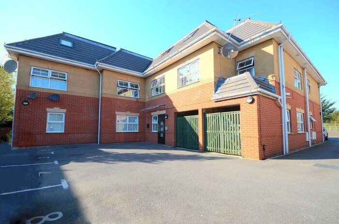 1 Bedroom Flat To Rent In Avon Close, Bournemouth, BH8