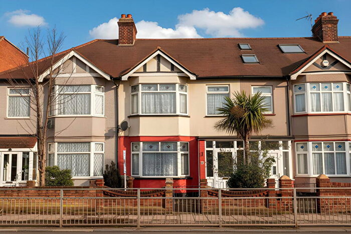 3 Bedroom Terraced House For Sale In Whalebone Lane North, Romford, RM6