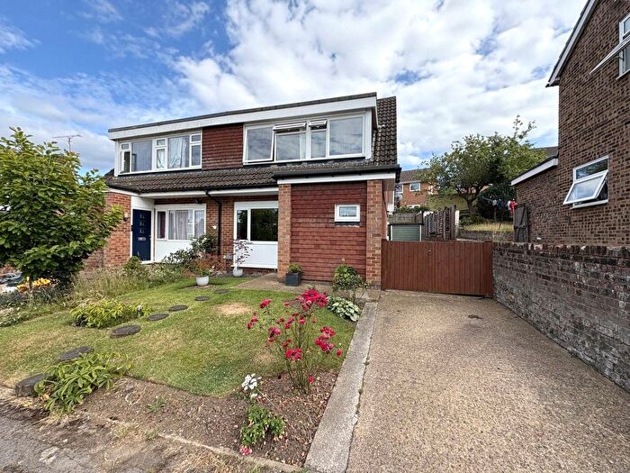 3 Bedroom Semi Detached House For Sale In Ferndale, Guildford, Surrey, GU3