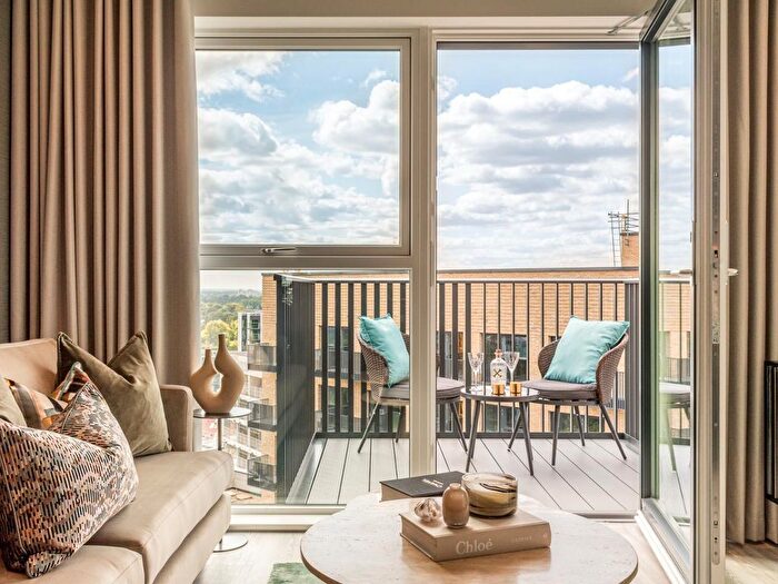 3 Bedroom Flat For Sale In Capital Interchange Way, Brentford, TW8