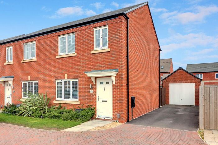 3 Bedroom Semi-Detached House For Sale In Dowling Drive, Fradley, Lichfield, WS13