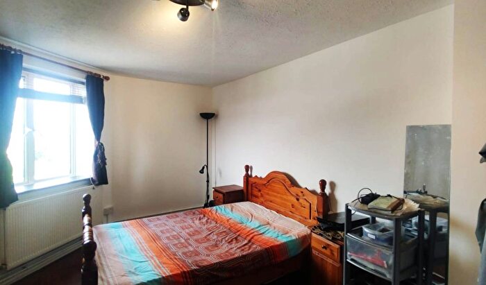 1 Bedroom Flat To Rent In Pollard Close, London, N7