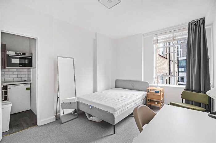 Studio To Rent In Charterhouse Square, London, EC1M