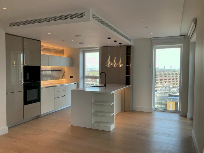 2 Bedroom Flat To Rent In Parkside Apartments, London, W12