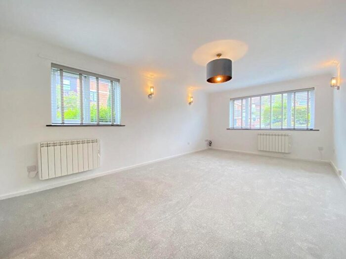 2 Bedroom Flat To Rent In Chevin Court, New Zealand Lane, Duffield, DE56