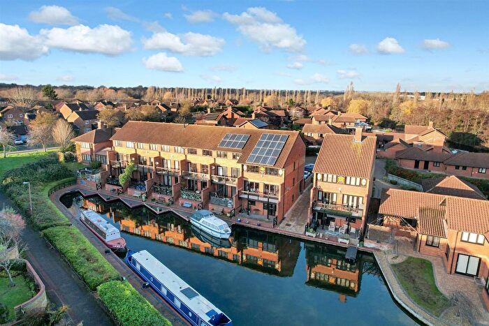 4 Bedroom Property For Sale In Skeats Wharf, Pennyland, Milton Keynes, MK15