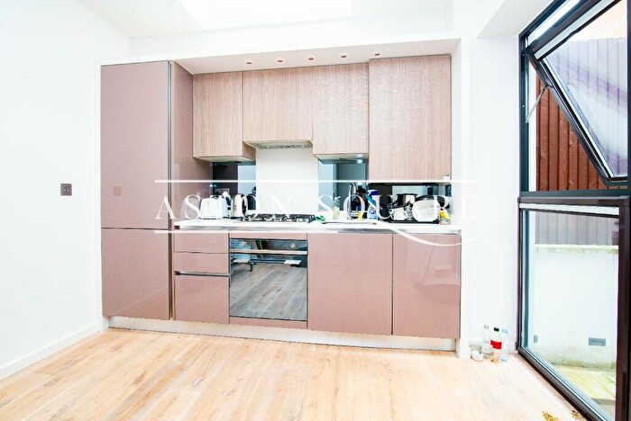 2 Bedroom Duplex To Rent In Pentonville Road, London, N1
