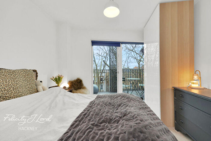 2 Bedroom Flat For Sale In Dalston Lane, London, E8