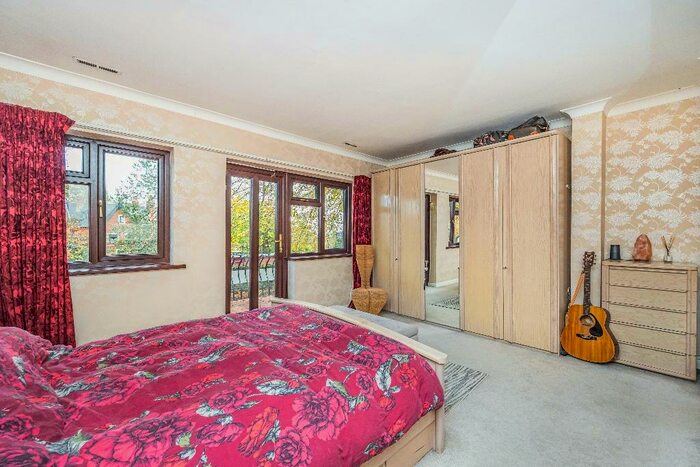 5 Bedroom Semi-Detached House For Sale In Holles Crescent, Nottingham, Nottinghamshire, NG7