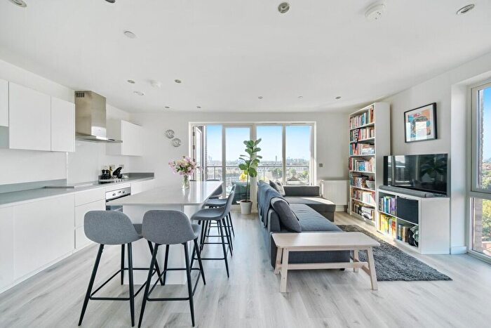 2 Bedroom Flat For Sale In Meeting House Lane, Peckham, London, SE15