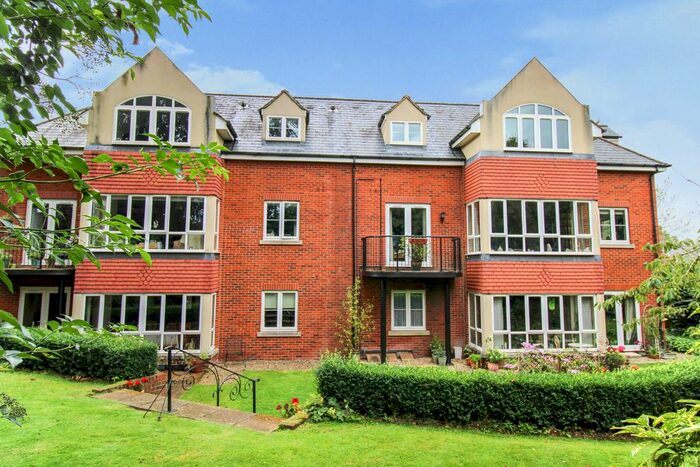 2 Bedroom Flat To Rent In Sempringham Court, Salisbury Road, Marlborough, SN8