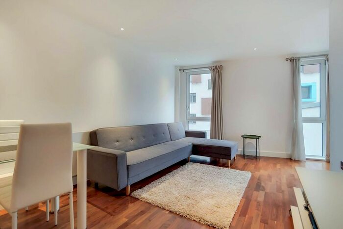 2 Bedroom Flat To Rent In John Donne Way, Greenwich, London, SE10