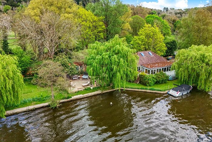 3 Bedroom Bungalow For Sale In Wargrave Road, Henley-On-Thames, RG9