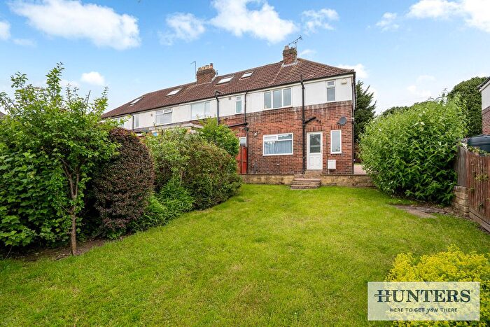 3 Bedroom End Of Terrace House For Sale In Sussex Avenue, Horsforth, Leeds, LS18