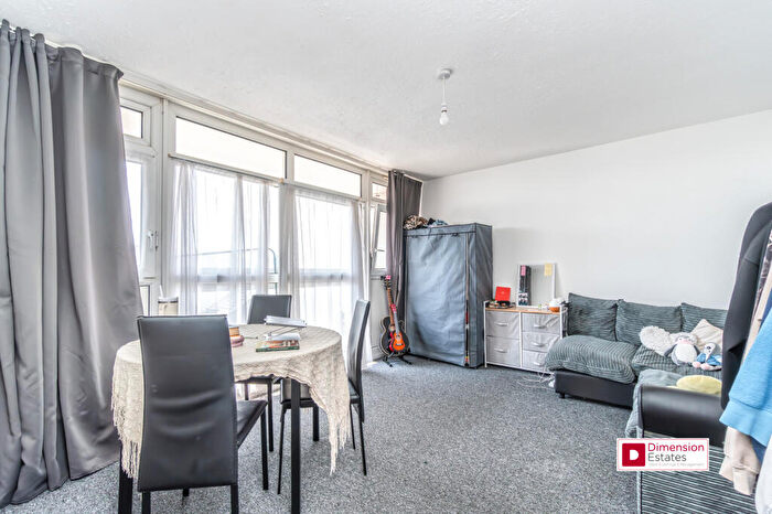 2 Bedroom Flat To Rent In Bromley High Street, Bow, Mile End, London, E3