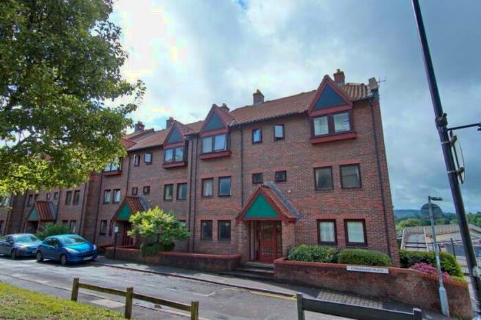 Flat To Rent In Browne Court, Hotwells, Bristol, BS8