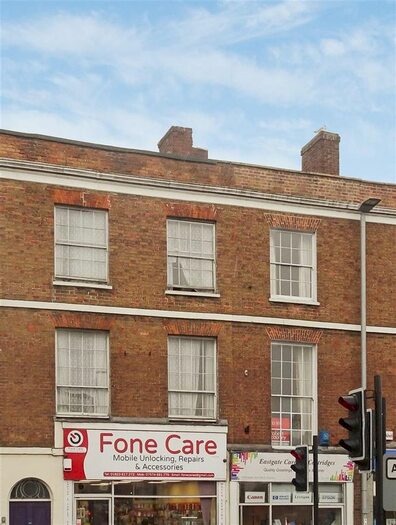 2 Bedroom Flat To Rent In Eastgate, Taunton, TA1