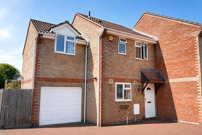 3 Bedroom End Of Terrace House For Sale In Kingfisher Drive, Westbury, BA13