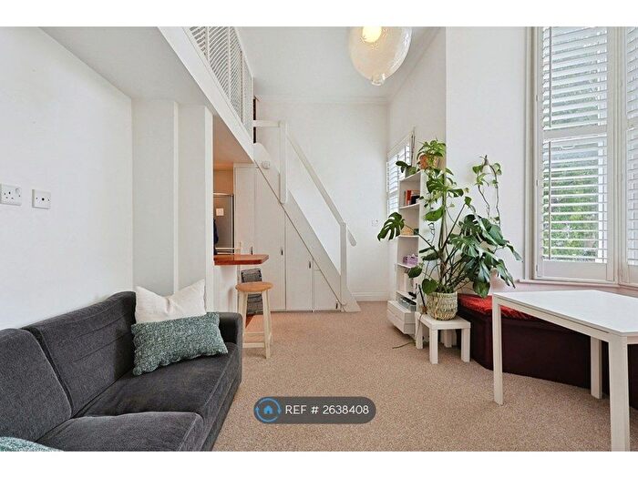 Studio To Rent In Hammersmith Grove, London, W6