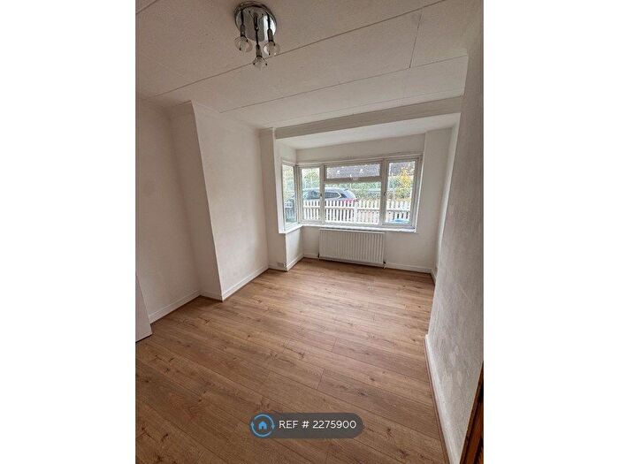 3 Bedroom Flat To Rent In Rialto Road, Mitcham, CR4