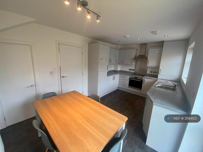 3 Bedroom Semi-Detached House To Rent In Plas Y Coed, Bangor, LL57