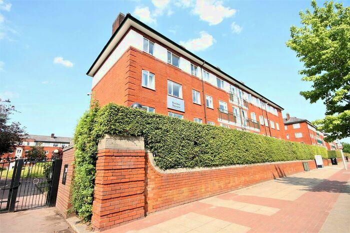 2 Bedroom Flat To Rent In Kielder Square, Eccles New Road, Salford, M5