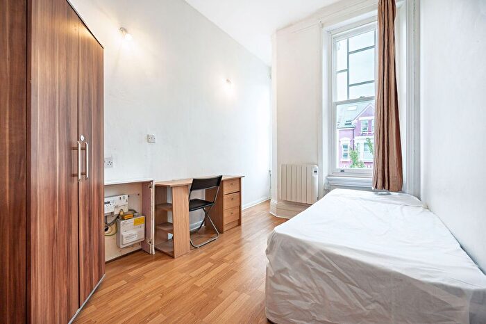Studio To Rent In Callcot Road, Kilburn, London, NW6