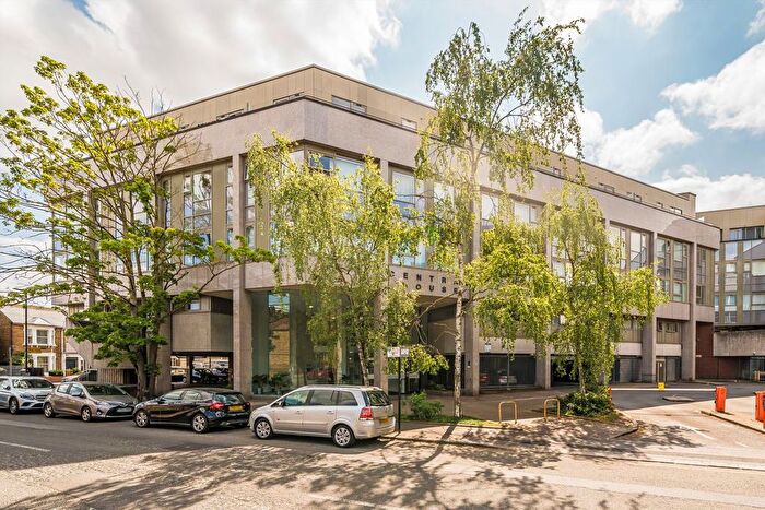 1 Bedroom Flat To Rent In Balfour Road, Hounslow, TW3