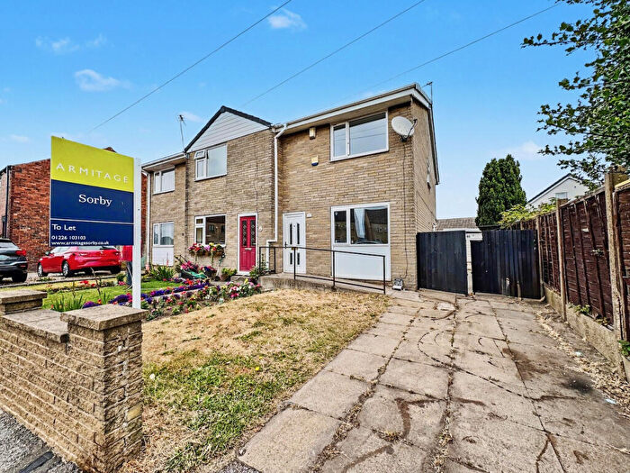 3 Bedroom Town House To Rent In High Street, Royston, Barnsley, S71