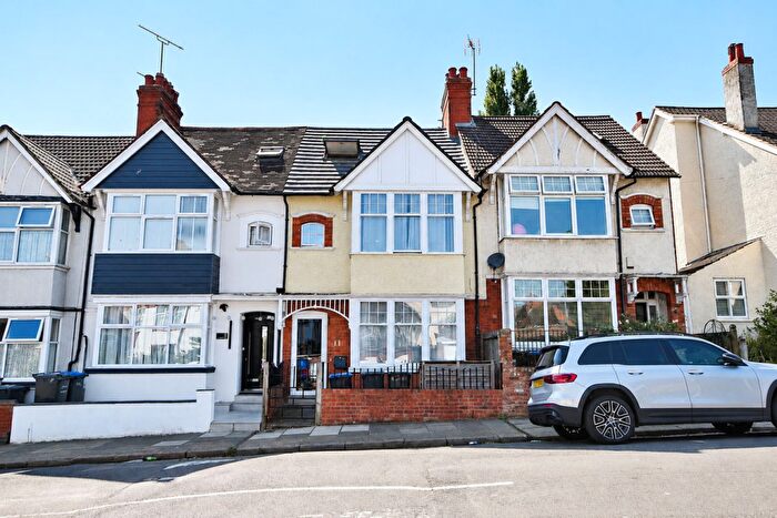4 Bedroom Terraced House To Rent In Clarence Avenue, Northampton, NN2