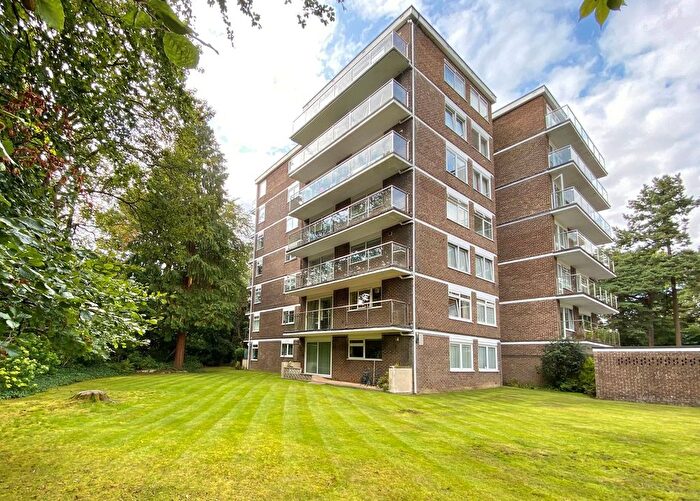 3 Bedroom Flat For Sale In Pine Park Mansions - Wilderton Road, Branksome Park, BH13