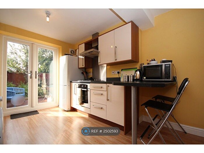 2 Bedroom Flat To Rent In Soundwell, Bristol, BS16