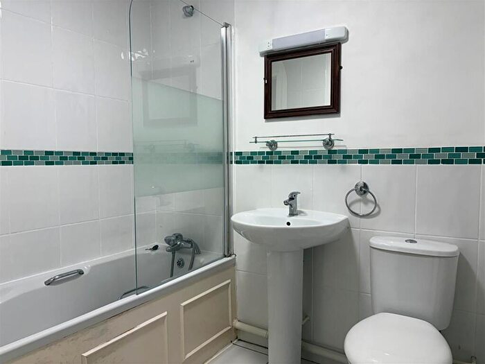 2 Bedroom Flat To Rent In Town Centre, NN11