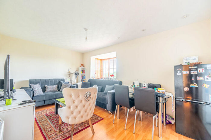 1 Bedroom Flat For Sale In Campbell Gordon Way, Gladstone Park, London, NW2
