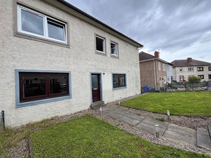 3 Bedroom Flat To Rent In Lyneburn Crescent, Halbeath, Dunfermline, KY11