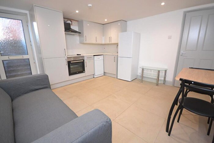 1 Bedroom Flat To Rent In Erleigh Road, Reading, RG1