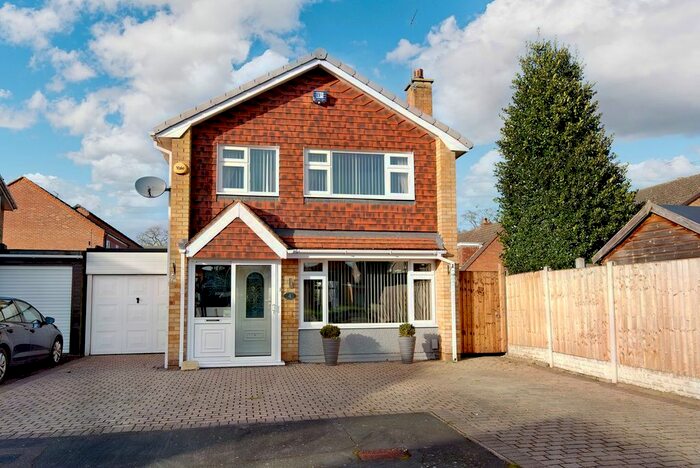 3 Bedroom Detached House For Sale In Orchard Close, Rugeley, WS15