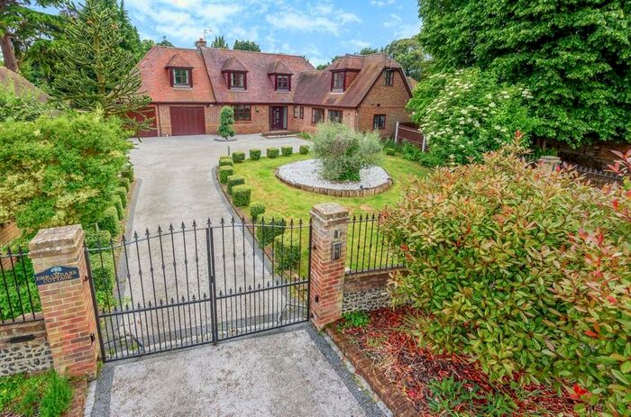 5 Bedroom Detached House For Sale In Substantial / Bedroom House With Bed Annexe - Semi-Rural Bredgar, ME9