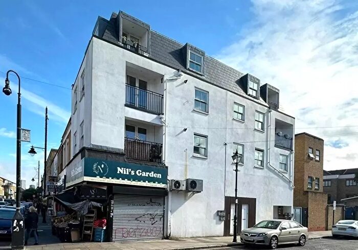 3 Bedroom Flat For Sale In Hewison Street, London, E3
