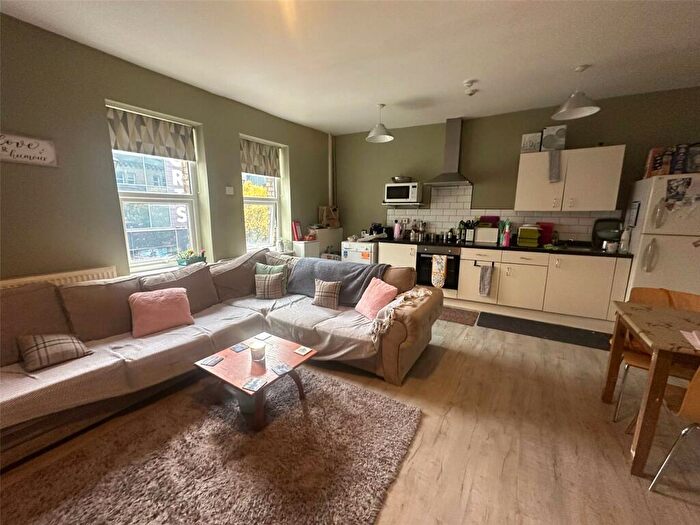 2 Bedroom Apartment To Rent In High Street, Bangor, Gwynedd, LL57