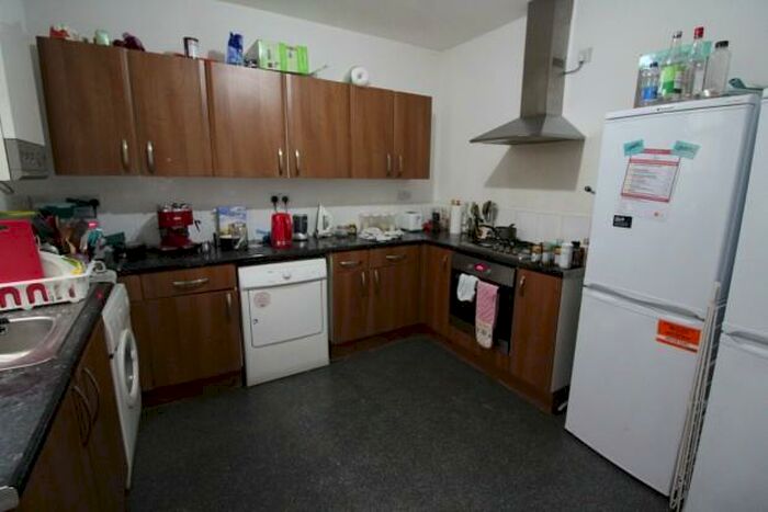 5 Bedroom Terraced House To Rent In Cathays Terrace - Cardiff, CF24