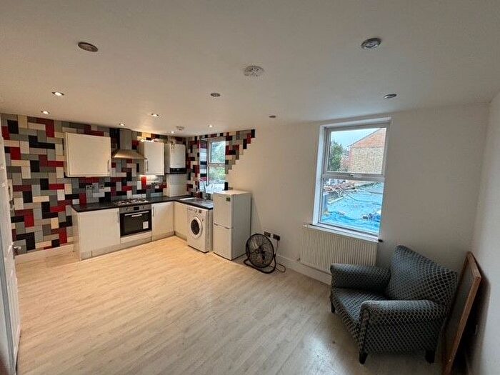 1 Bedroom Flat To Rent In Chatsworth Road, Hackney, E5