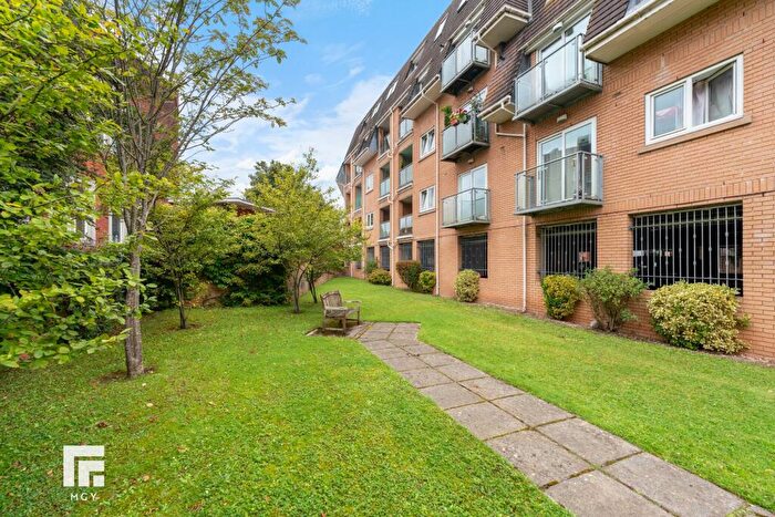 2 Bedroom Flat For Sale In Rhydypenau Road, Cyncoed, CF23